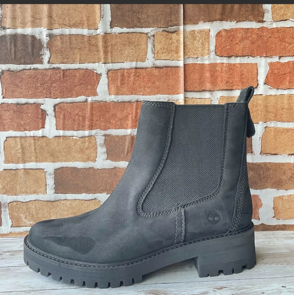 TIMBERLAND WOMEN'S COURMAYEUR VALLEY CHELSEA BLACK NUBUCK BOOT. - Picture 5 of 5